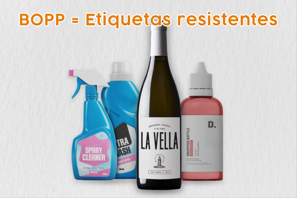 Una botella de vino enfatizando la etiqueta que muestra la marca. En cada costado de la botella se encuentran dos productos de uso personal mas oscuros